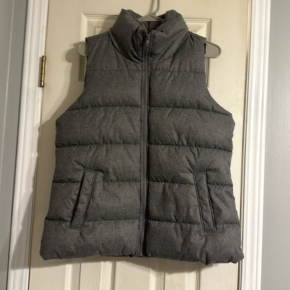 Old Navy Gray Puffer Vest Size M